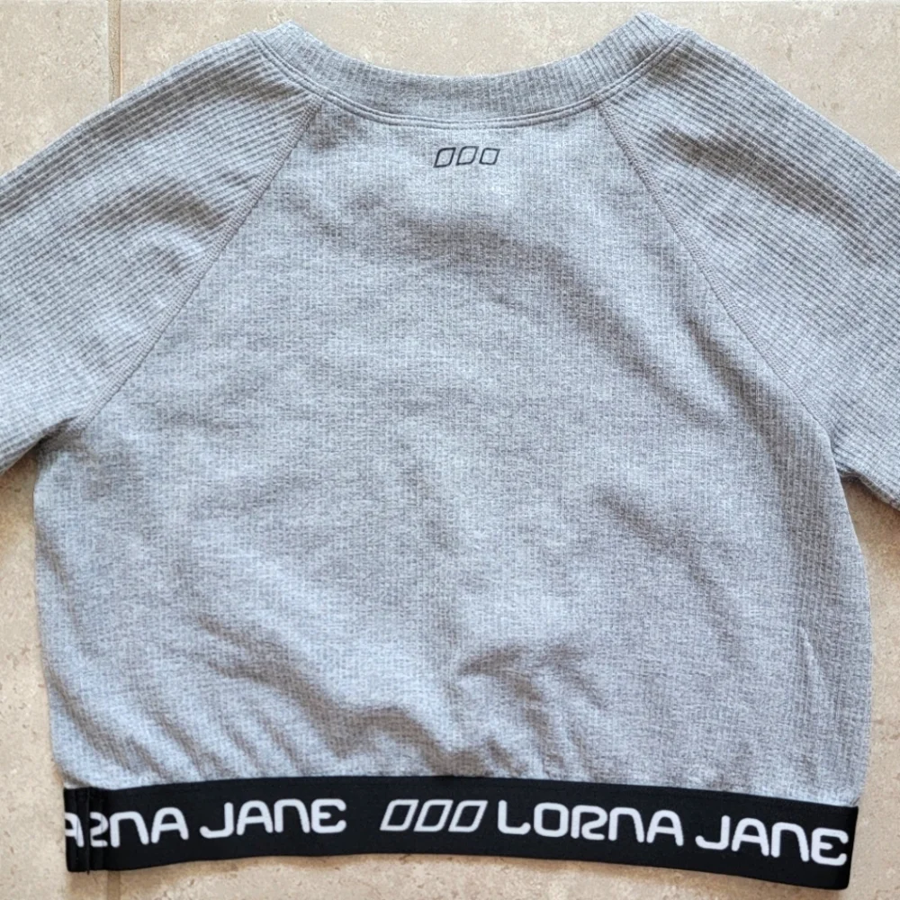 Lorna Jane Iconic Seamless Crop Top in Gray. Size Small